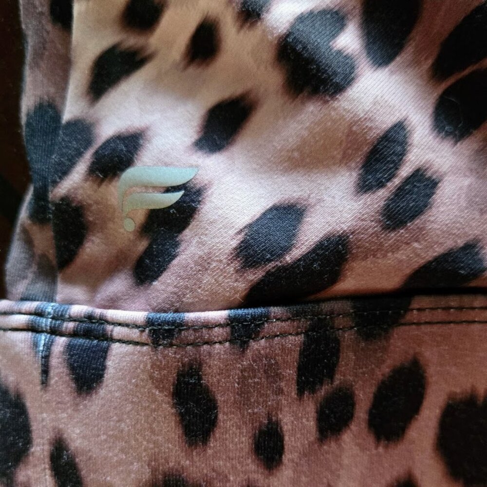 Fabletics Oasis Twist Leopard Sports Bra- L - Picture 4 of 6